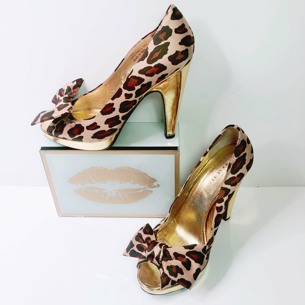 Coach like new Daisy satin bow peep toe heels
